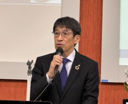 北口社長があいさつに登壇