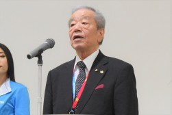 来賓を代表してあいさつを行うJU中販連・松本副会長