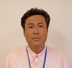抱負を語る高本理（たかもとおさむ）新会場長