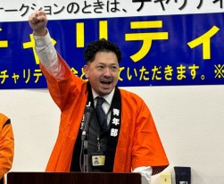 「ダイナマイト」と雄たけびを上げる杉本部会長