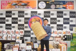 開催成功に向け営業課をまとめる伊藤課長