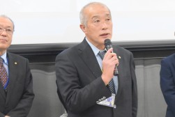 来賓を代表してあいさつを行うJU中販連・奥村流通委員長