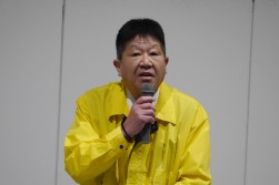 洲之内会場長があいさつを述べた
