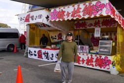 会場前には青年部記念ＡＡ恒例の屋台も並んだ