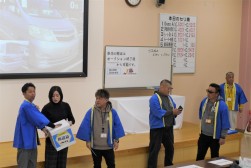 セリ開始前のには抽選会を実施
