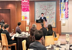 決起大会の冒頭、森本会長・理事長があいさつを述べた