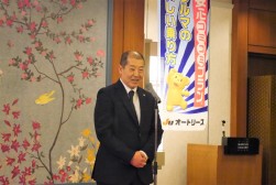 藤谷能人金融委員長があいさつを述べた