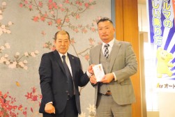 優秀会員を表彰した