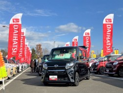 各社のブースには良質車が多数並んだ