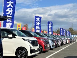 各社のブースには良質車が多数並んだ