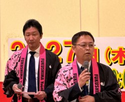 あいさつに立つ渡辺部会長