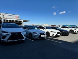 良質車が並ぶレクサスコーナー