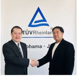 テュフ ラインランドジャパン有馬 一志 取締役（左）、リアルネットプロモーション小島 健治社長（右）