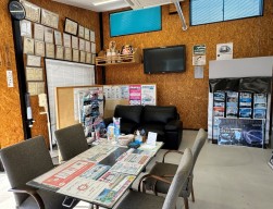 解放感と清潔感あふれる店内