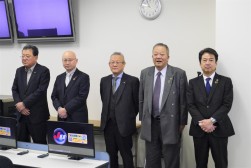 セレモニーではＪＵ広島執行部５人が登壇した
