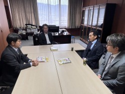 満田会長と松岡指導環境委員長が西原村役場を訪れた