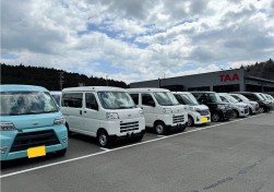 バラエティに富んだ出品車構成で活況