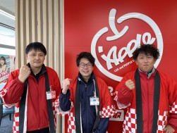 左より、入澤 さん、 降幡 店長、 松 永さん