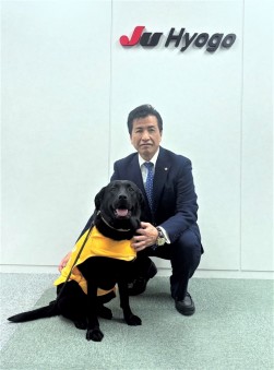 森本会長・理事長と盲導犬