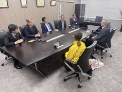 ＪＵ兵庫執行部も寄贈式に出席、懇談した
