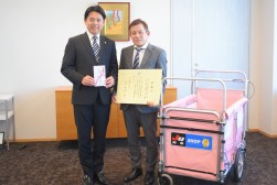 森嵜支部長（右）と柴橋市長（左）