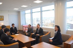 贈呈式のようす