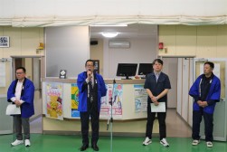 セレモニーでは東理事長が感謝の言葉を述べた