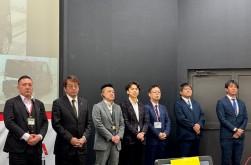 左からJU東北・小鹿代表幹事（JU青森）、JU秋田・長澤部会長、JU山形・森屋部会長、JU宮城・及川部会長、JU福島・渡辺部会長、JU埼玉・吉田部会長、JU新潟・桜井部会長