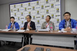 記者会見の様子