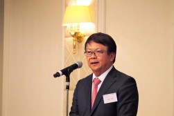 懇親会の冒頭、ミナミシマ自動車販売の南島社長が祝辞を述べた