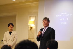 篠原氏がユーモアを交えながら講演