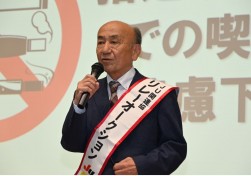 佐藤社長から栗原副理事長にタスキが受け渡された