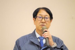 新美会場長が会員への感謝の言葉を述べた