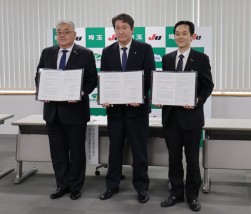 写真左から、山田常務理事、添野理事長、斉藤理事長
