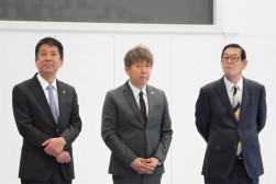 ＪＵ佐賀、ＪＵ長崎の流通事業の核となるＪＵ福岡ＡＡでのジョイント開催（写真左からＪＵ佐賀の田中理事長、副島努流通委員長、ＪＵ長崎の東理事長）