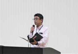 吉田会場長が会員への感謝の言葉を述べた