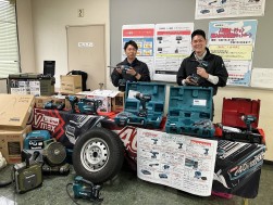 ２階ロビーではマキタの電動工具を展示・販売