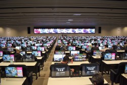 早朝から多くの会員が来場した