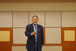 前夜祭では上田理事長があいさつに立った