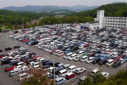 ヤードには多くの出品車が集まった