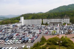 ヤードには多くの出品車が集まった