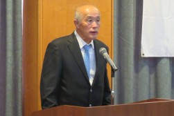 あいさつを述べる奥村会長・理事長