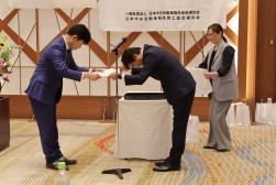 総会終了後に表彰式が開催された