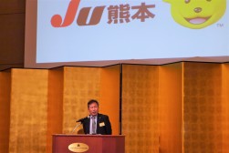 中尾義光流通委員長が懇親会開会のあいさつ