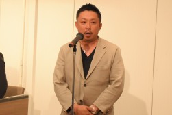 新青年部会長としてあいさつを述べる桒野氏