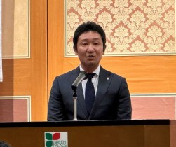 新青年部会長の小野氏があいさつ