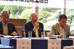 掛下会長・理事長（写真中央）が議長を務めた