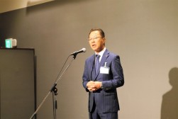 懇親会では仲田副会長が開会のあいさつ