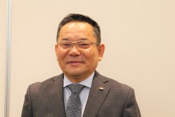 副会長に新たに加わったＪＵ長崎の富川会長・理事長