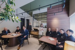 リニューアルしたばかりの店内はくつろぎの空間に
